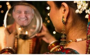 आसमान में बादल होने के चलते चांद ना दिखने के कारण दिल्ली में महिलाओं ने मनीष सिसोदिया को देख करवाचौथ का व्रत तोडा