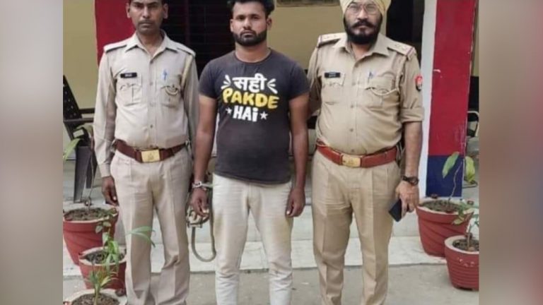 इंजिनियर के कार्ड से उड़े 3.3 लाख रुपये, पुलिस ने 3.3 लाख रखने के लिये इंजीनियर को किया गिरफ्तार