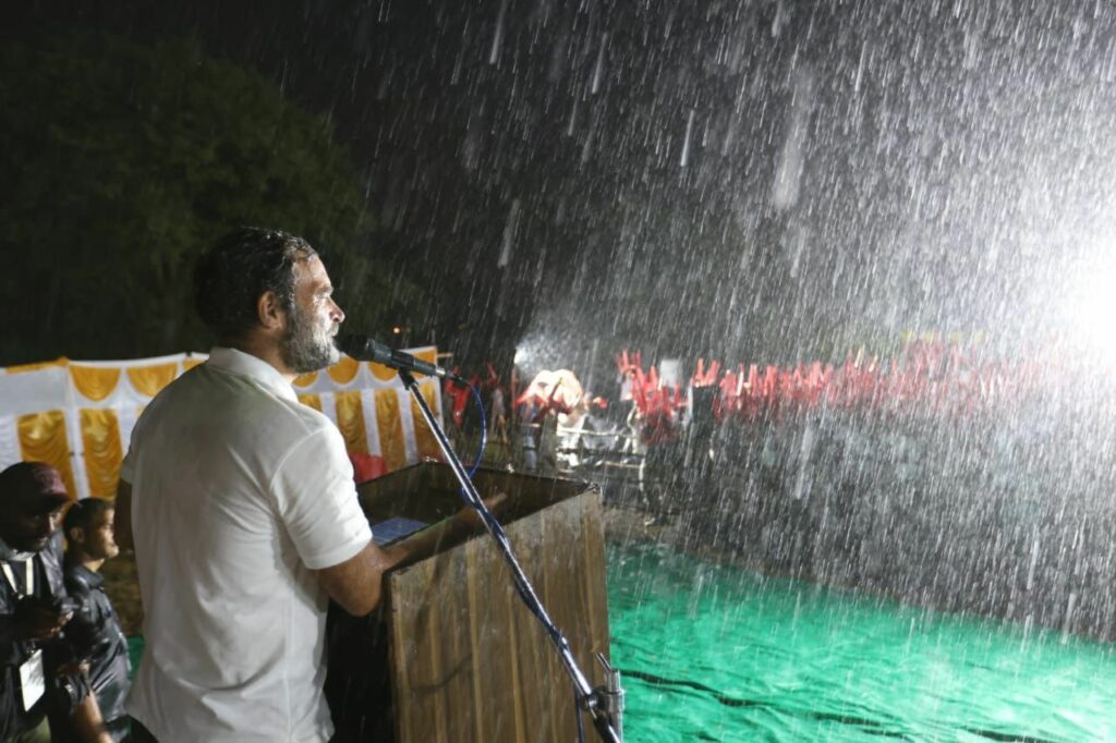 You can tell about the gold making machine, the crowd stood in the rain even after listening, the supporters returned disappointed in the last